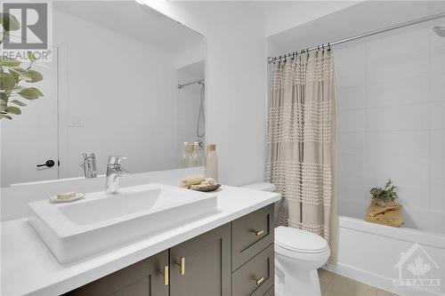 425 Riverboat Heights, Ottawa, ON - Indoor Photo Showing Bathroom