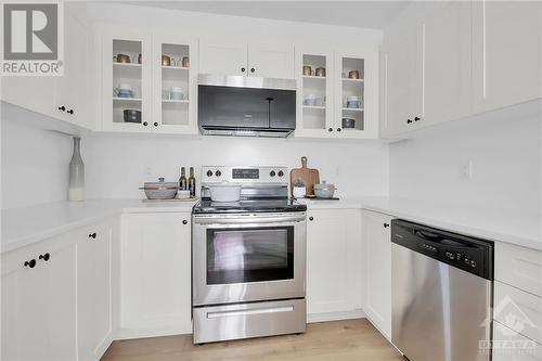 425 Riverboat Heights, Ottawa, ON - Indoor Photo Showing Kitchen