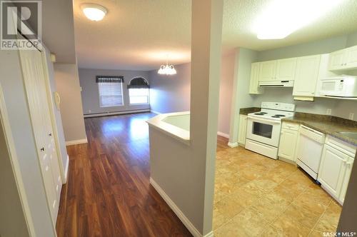 306 57 Russell Drive, Yorkton, SK - Indoor Photo Showing Kitchen