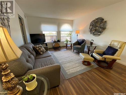 306 57 Russell Drive, Yorkton, SK - Indoor Photo Showing Living Room