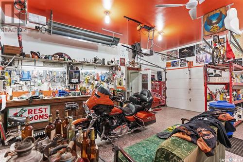 3103 Caen Street, Saskatoon, SK - Indoor Photo Showing Garage