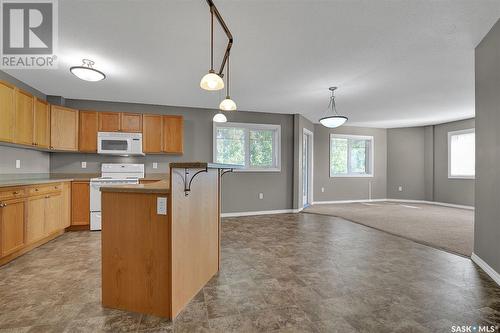 301 6345 Rochdale Boulevard, Regina, SK - Indoor Photo Showing Kitchen