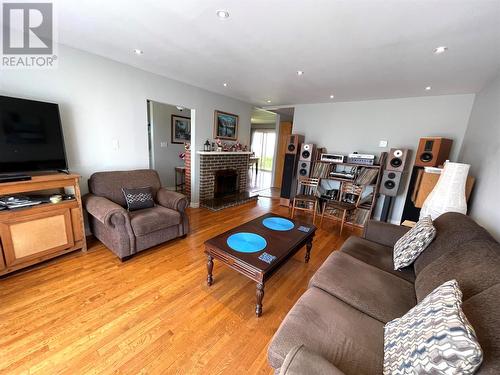 616 Main Street, Bishop'S Falls, NL - Indoor Photo Showing Living Room