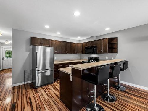 4-930 Stagecoach Drive, Kamloops, BC - Indoor Photo Showing Kitchen