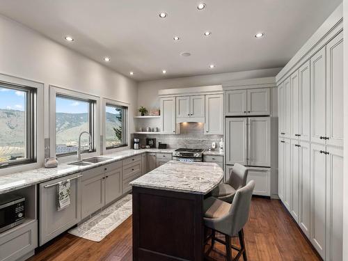 1709 Cheakamus Drive, Kamloops, BC - Indoor Photo Showing Kitchen With Double Sink With Upgraded Kitchen