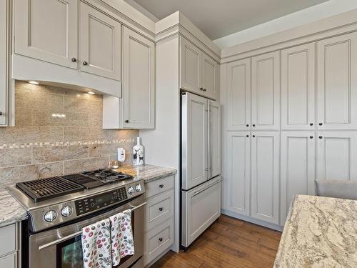 1709 Cheakamus Drive, Kamloops, BC - Indoor Photo Showing Kitchen With Upgraded Kitchen