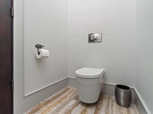 1709 Cheakamus Drive, Kamloops, BC - Indoor Photo Showing Bathroom