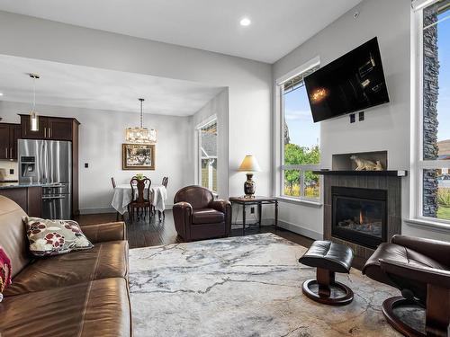 24-950 Ida Lane, Kamloops, BC - Indoor Photo Showing Living Room With Fireplace