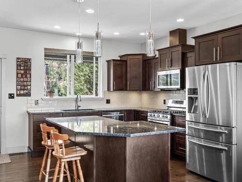 24-950 Ida Lane, Kamloops, BC - Indoor Photo Showing Kitchen With Stainless Steel Kitchen With Upgraded Kitchen