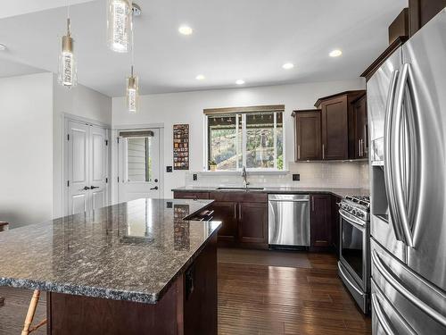 24-950 Ida Lane, Kamloops, BC - Indoor Photo Showing Kitchen With Stainless Steel Kitchen With Upgraded Kitchen