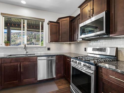 24-950 Ida Lane, Kamloops, BC - Indoor Photo Showing Kitchen With Stainless Steel Kitchen With Upgraded Kitchen