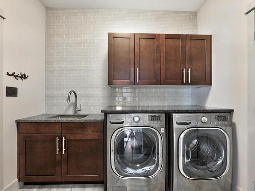 24-950 Ida Lane, Kamloops, BC - Indoor Photo Showing Laundry Room