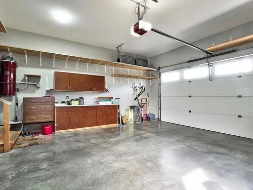 24-950 Ida Lane, Kamloops, BC - Indoor Photo Showing Garage