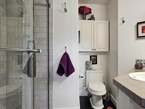 9-810 Anderson Terrace, Kamloops, BC - Indoor Photo Showing Bathroom