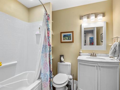 9-810 Anderson Terrace, Kamloops, BC - Indoor Photo Showing Bathroom