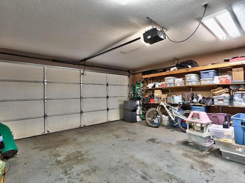 9-810 Anderson Terrace, Kamloops, BC - Indoor Photo Showing Garage