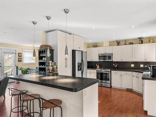 9-810 Anderson Terrace, Kamloops, BC - Indoor Photo Showing Kitchen With Upgraded Kitchen