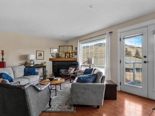 9-810 Anderson Terrace, Kamloops, BC - Indoor Photo Showing Living Room With Fireplace