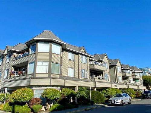 203-9710 Second St, Sidney, BC - Outdoor