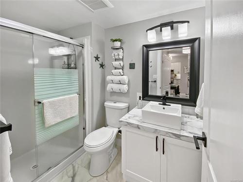 203-9710 Second St, Sidney, BC - Indoor Photo Showing Bathroom