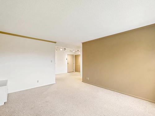 412-1433 Faircliff Lane, Victoria, BC - Indoor Photo Showing Other Room