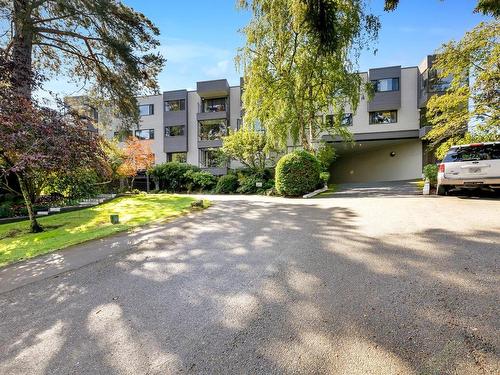 412-1433 Faircliff Lane, Victoria, BC - Outdoor With Facade