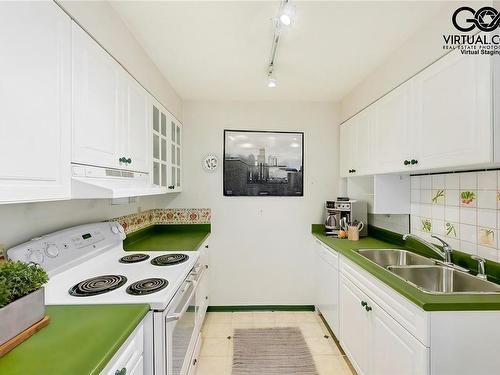 412-1433 Faircliff Lane, Victoria, BC - Indoor Photo Showing Kitchen With Double Sink