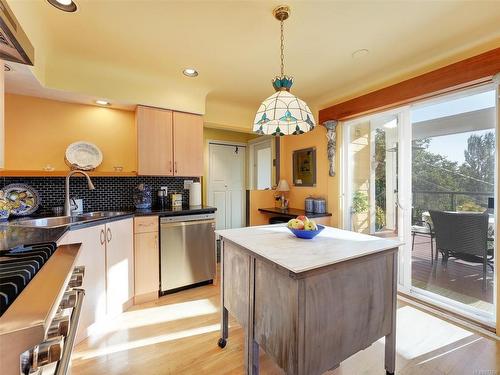 3910 Wilkinson Rd, Victoria, BC 