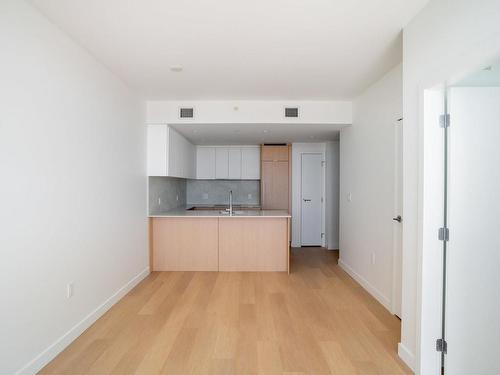 906-1100 Yates St, Victoria, BC - Indoor Photo Showing Kitchen