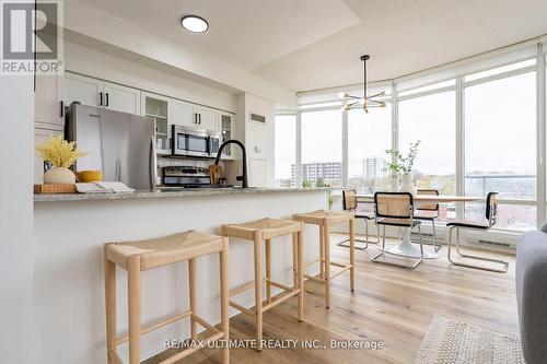 605 - 15 Windermere Avenue, Toronto (High Park-Swansea), ON - Indoor Photo Showing Kitchen