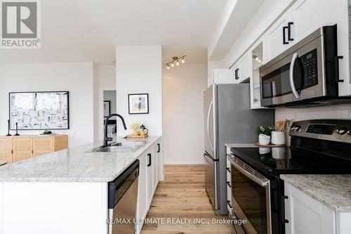 605 - 15 Windermere Avenue, Toronto (High Park-Swansea), ON - Indoor Photo Showing Kitchen With Upgraded Kitchen