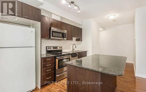 3602 - 385 Prince Of Wales Drive, Mississauga (City Centre), ON - Indoor Photo Showing Kitchen With Upgraded Kitchen