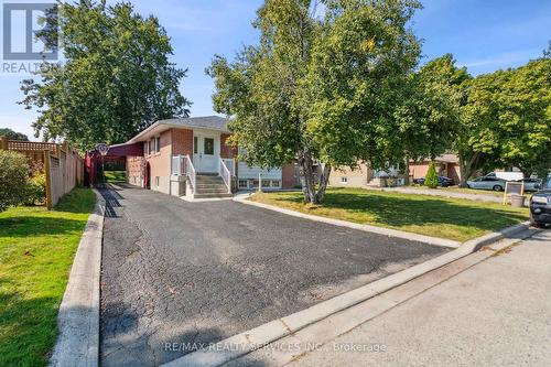 5 Mcclure Avenue, Brampton (Northwood Park), ON - Outdoor