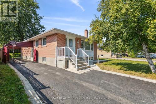 5 Mcclure Avenue, Brampton (Northwood Park), ON - Outdoor