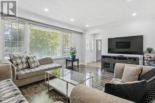 5 Mcclure Avenue, Brampton (Northwood Park), ON - Indoor Photo Showing Living Room