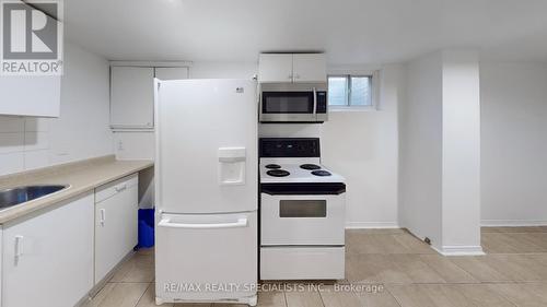 28 Abell Drive, Brampton, ON - Indoor Photo Showing Kitchen