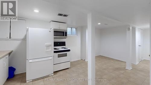 28 Abell Drive, Brampton, ON - Indoor Photo Showing Kitchen