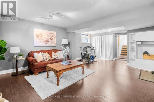 5407 Murray Crescent, Burlington, ON - Indoor Photo Showing Living Room