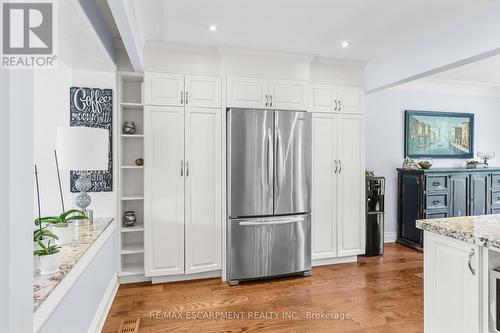 5407 Murray Crescent, Burlington, ON - Indoor Photo Showing Kitchen