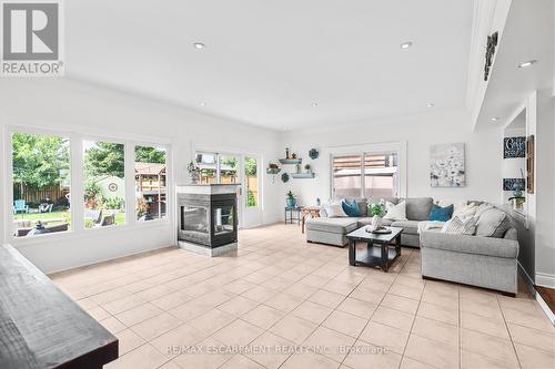 5407 Murray Crescent, Burlington (Appleby), ON - Indoor Photo Showing Living Room