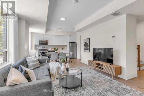 17 - 670 Atwater Avenue, Mississauga, ON - Indoor Photo Showing Living Room