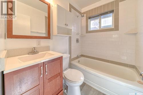 1201 Queen Street, Regina, SK - Indoor Photo Showing Bathroom