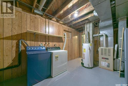 1201 Queen Street, Regina, SK - Indoor Photo Showing Laundry Room