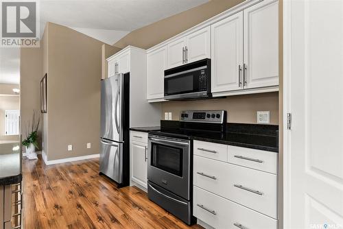 7902 Gordon Staseson Boulevard, Regina, SK - Indoor Photo Showing Kitchen