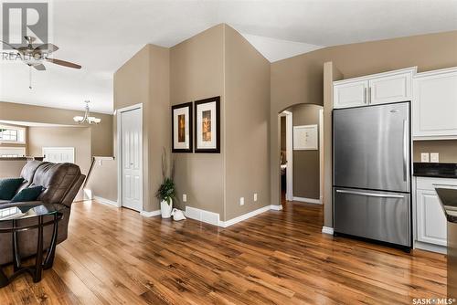 7902 Gordon Staseson Boulevard, Regina, SK - Indoor Photo Showing Kitchen