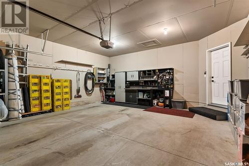 7902 Gordon Staseson Boulevard, Regina, SK - Indoor Photo Showing Garage