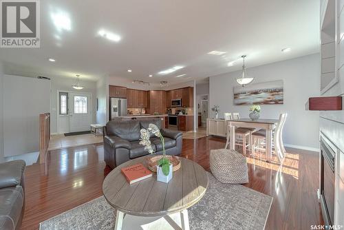 16 1590 4Th Avenue Nw, Moose Jaw, SK - Indoor Photo Showing Living Room