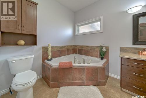 16 1590 4Th Avenue Nw, Moose Jaw, SK - Indoor Photo Showing Bathroom