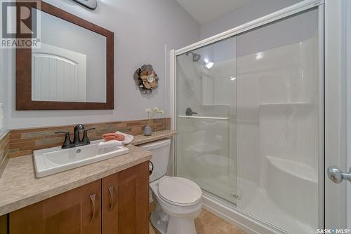 16 1590 4Th Avenue Nw, Moose Jaw, SK - Indoor Photo Showing Bathroom