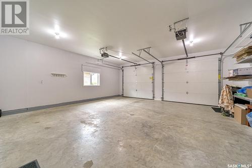 16 1590 4Th Avenue Nw, Moose Jaw, SK - Indoor Photo Showing Garage